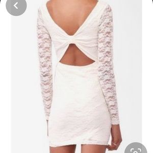 Open Back Bow Twist Lace Full Sleeve Cream Dress
